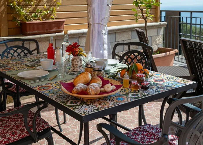 Tirreno- Finestra Sul Mare Bed & Breakfast 3*