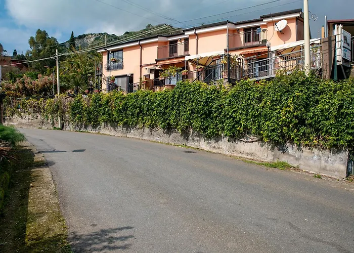 Tirreno- Finestra Sul Mare Bed & Breakfast 3*